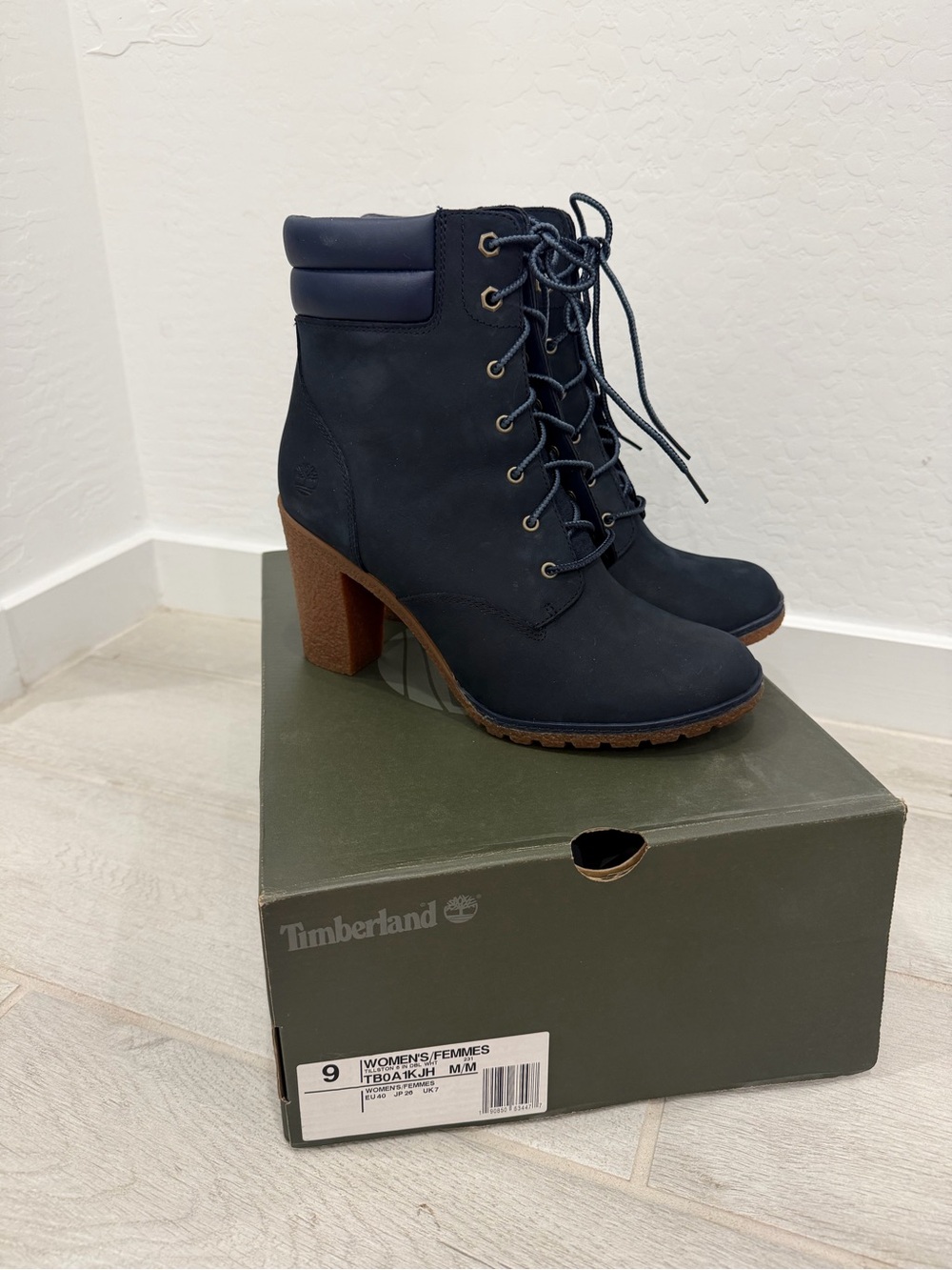 Timberland Navy Lace-Up Leather Block Heel Ankle Boots - Picture 7 of 8